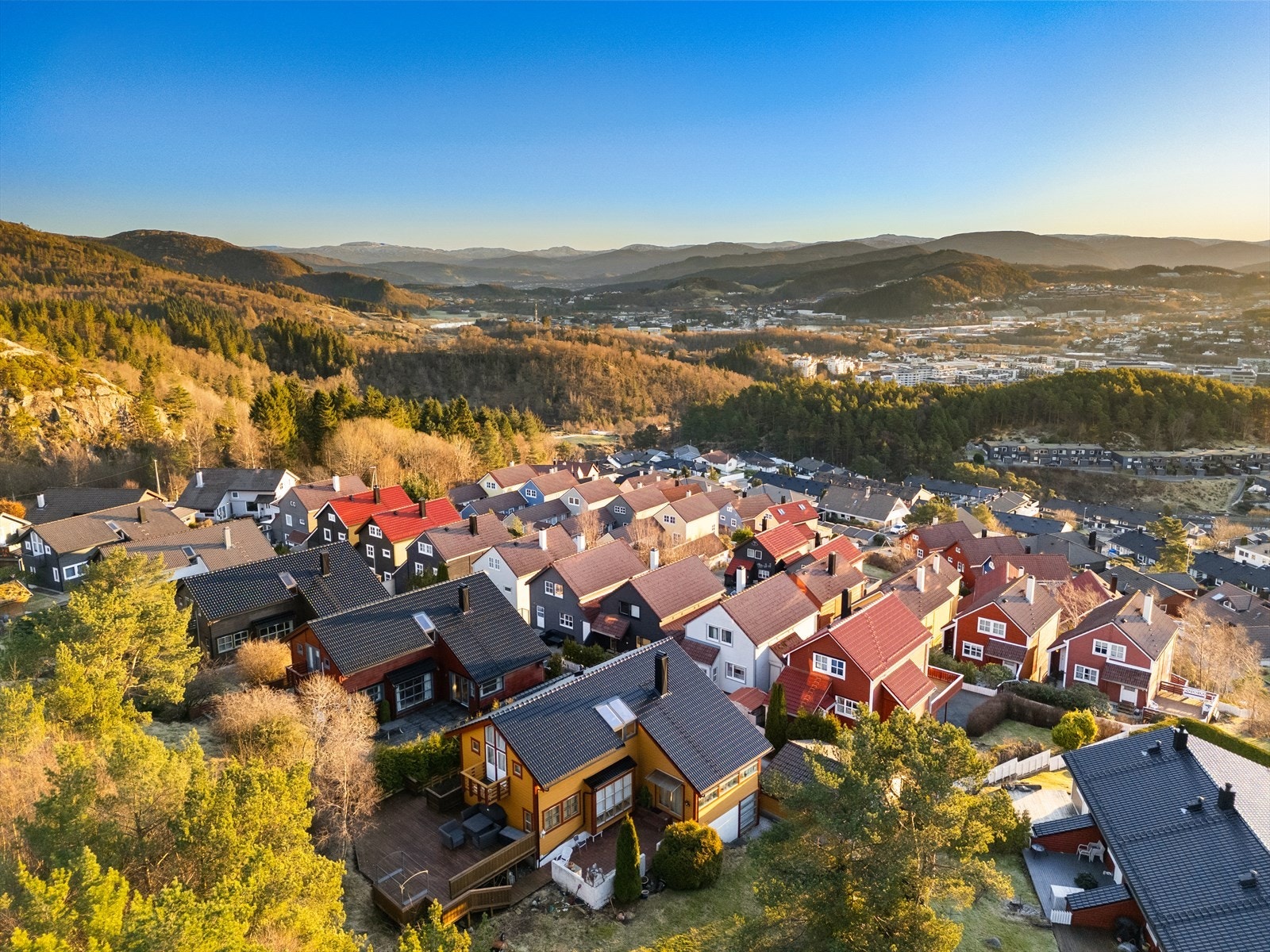 Kort oppsummert en moderne og innholdsrik bolig som bør oppleves! Galleribilde
