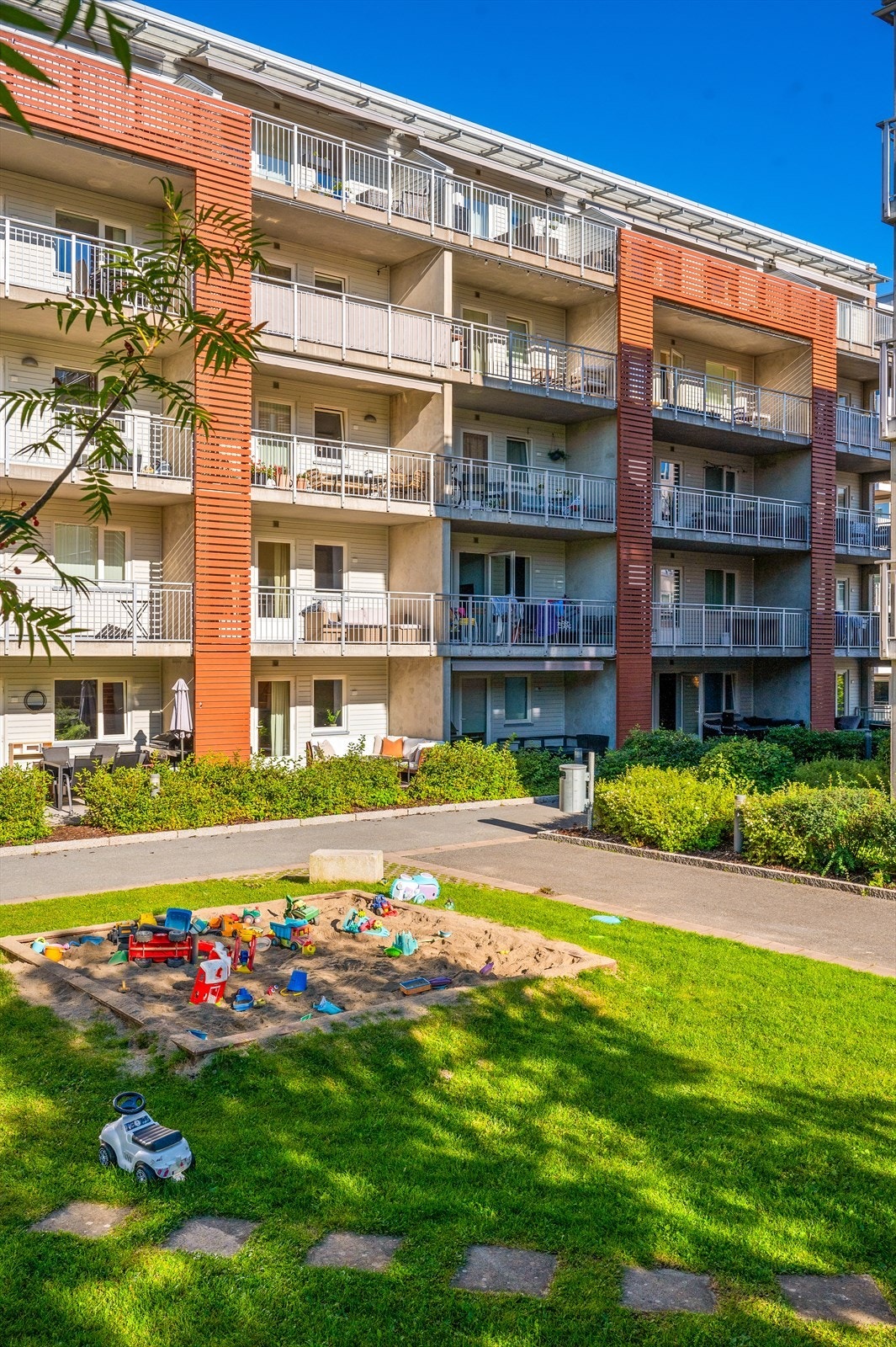 Bakgård. Galleribilde