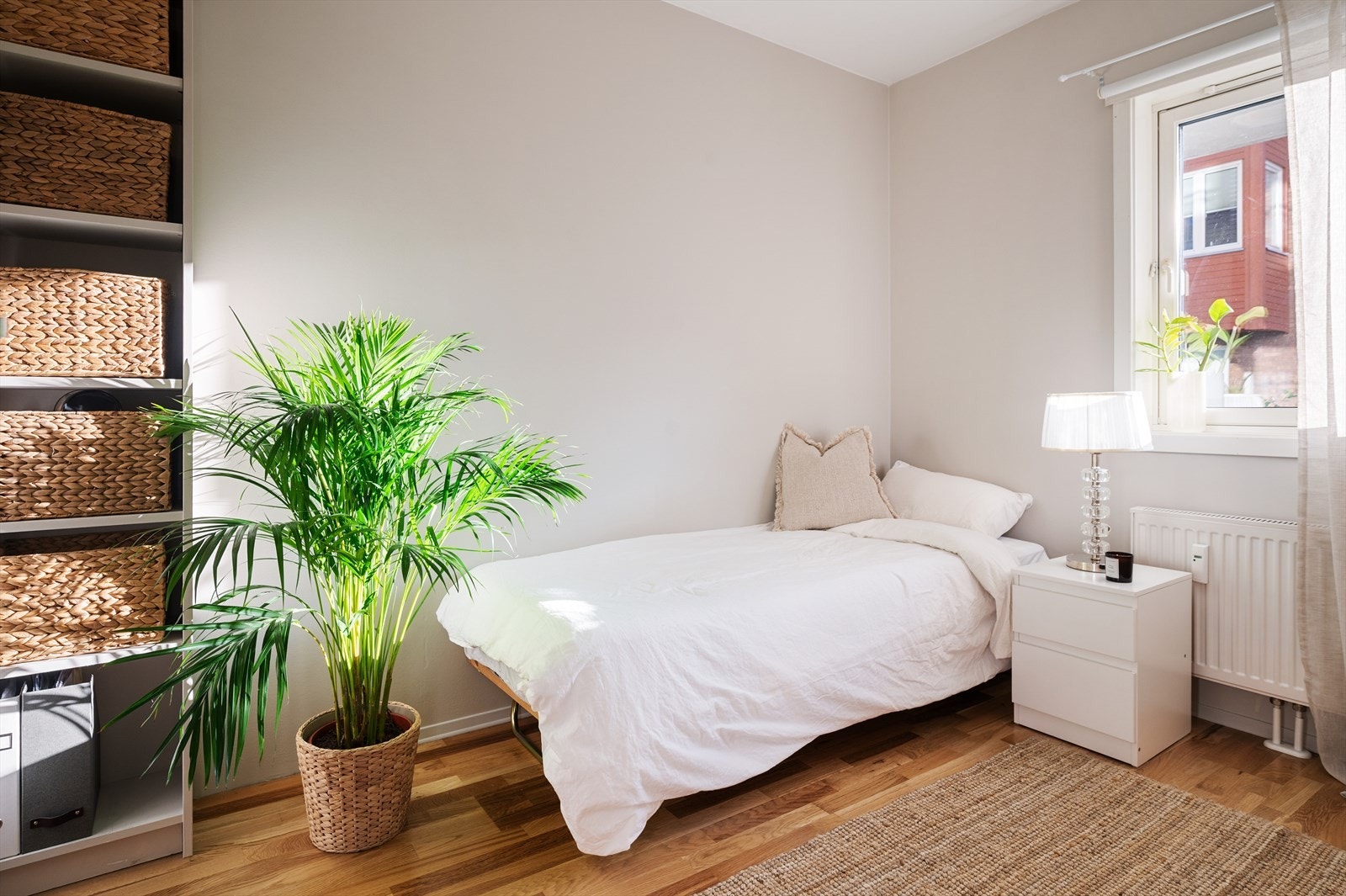 Soverom 2 passer ypperlig som barnerom, gjesterom eller hjemmekontor. Galleribilde