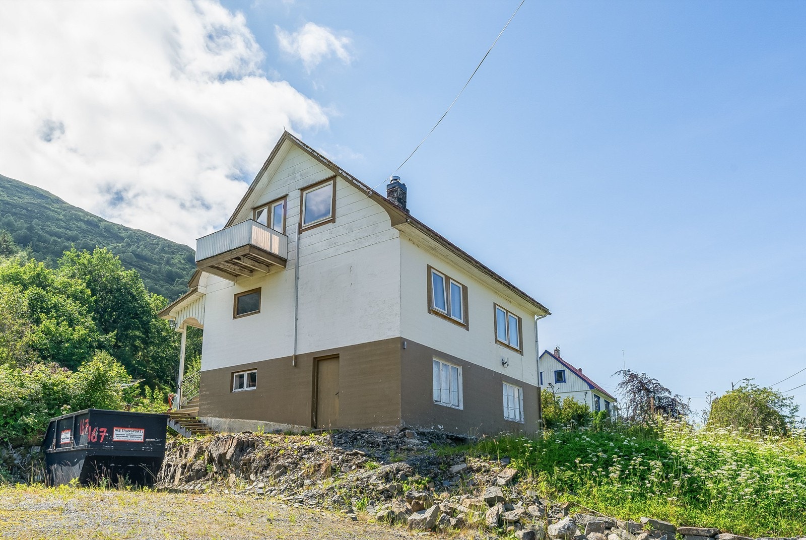 Bilde av fasade og Parkeringsplass Galleribilde