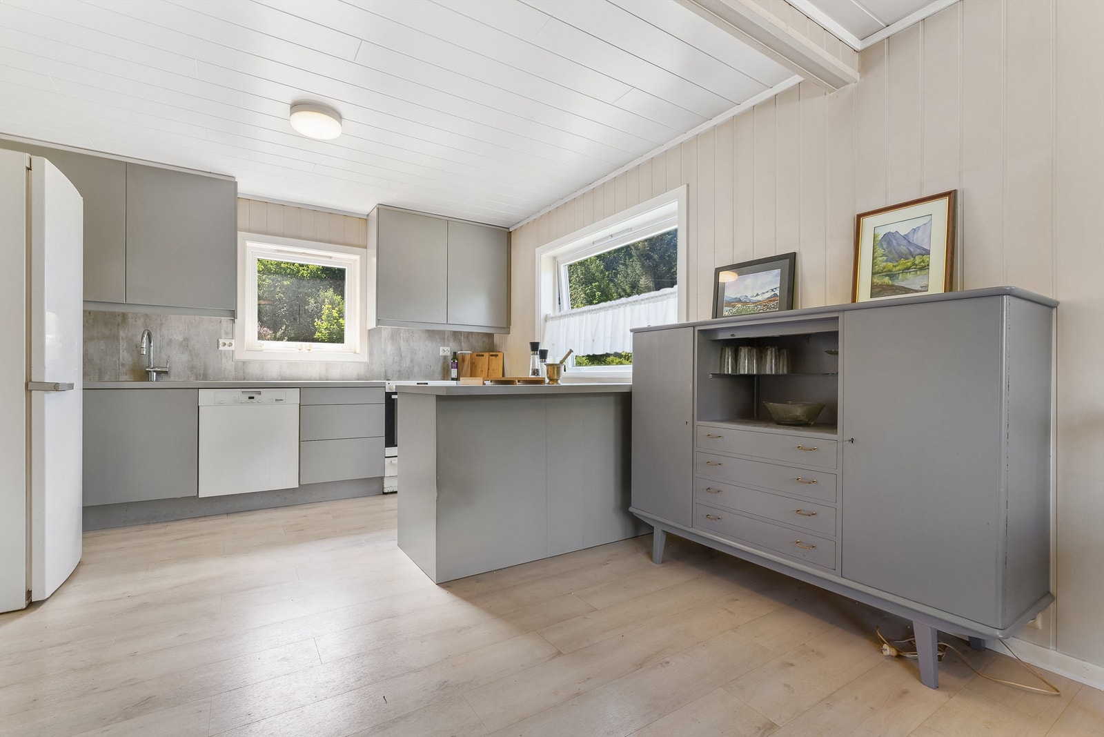 Kjøkken med godt med skapplass Galleribilde