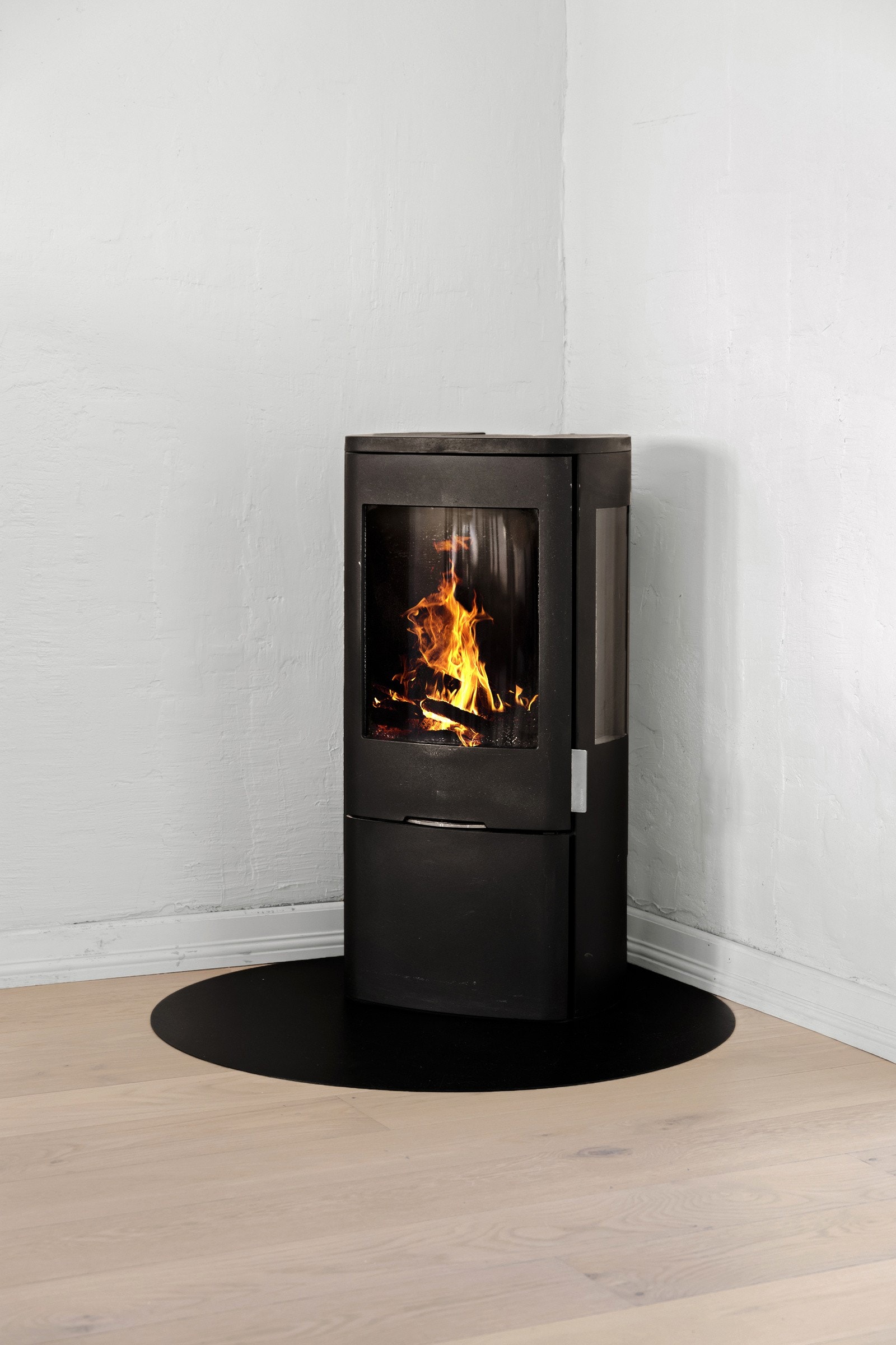 Leiligheten har en deilig peis som varmer godt på kaldere dager. Galleribilde