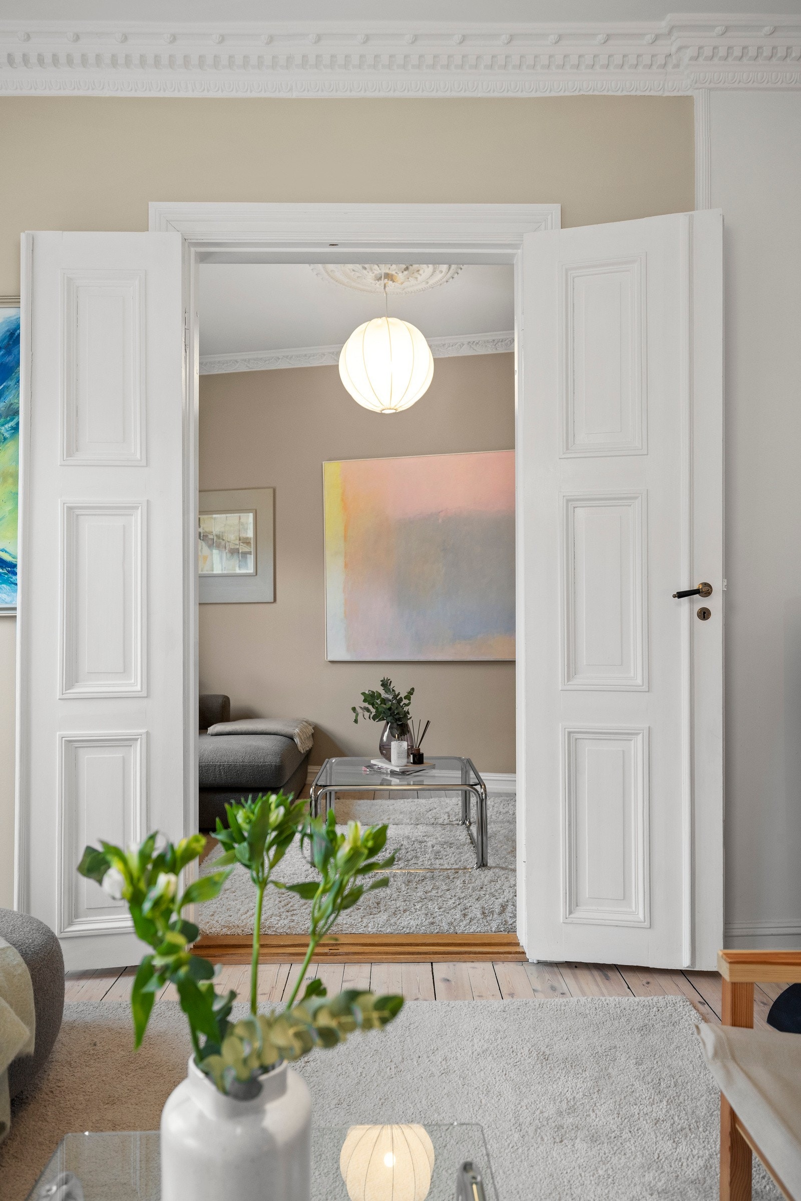 Original fløydør inn til soverom 3 som idag brukes som TV-stue Galleribilde