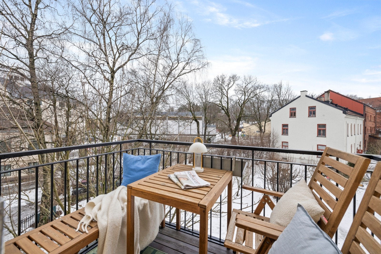 Her ute sitter man rolig og behagelig til Galleribilde