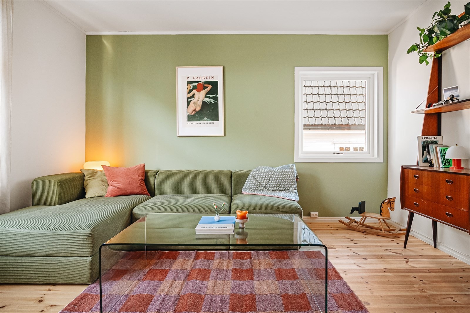 Boligen har de siste årene gjennomgått store oppgraderinger og fremstår som delikat og innbydende. Galleribilde