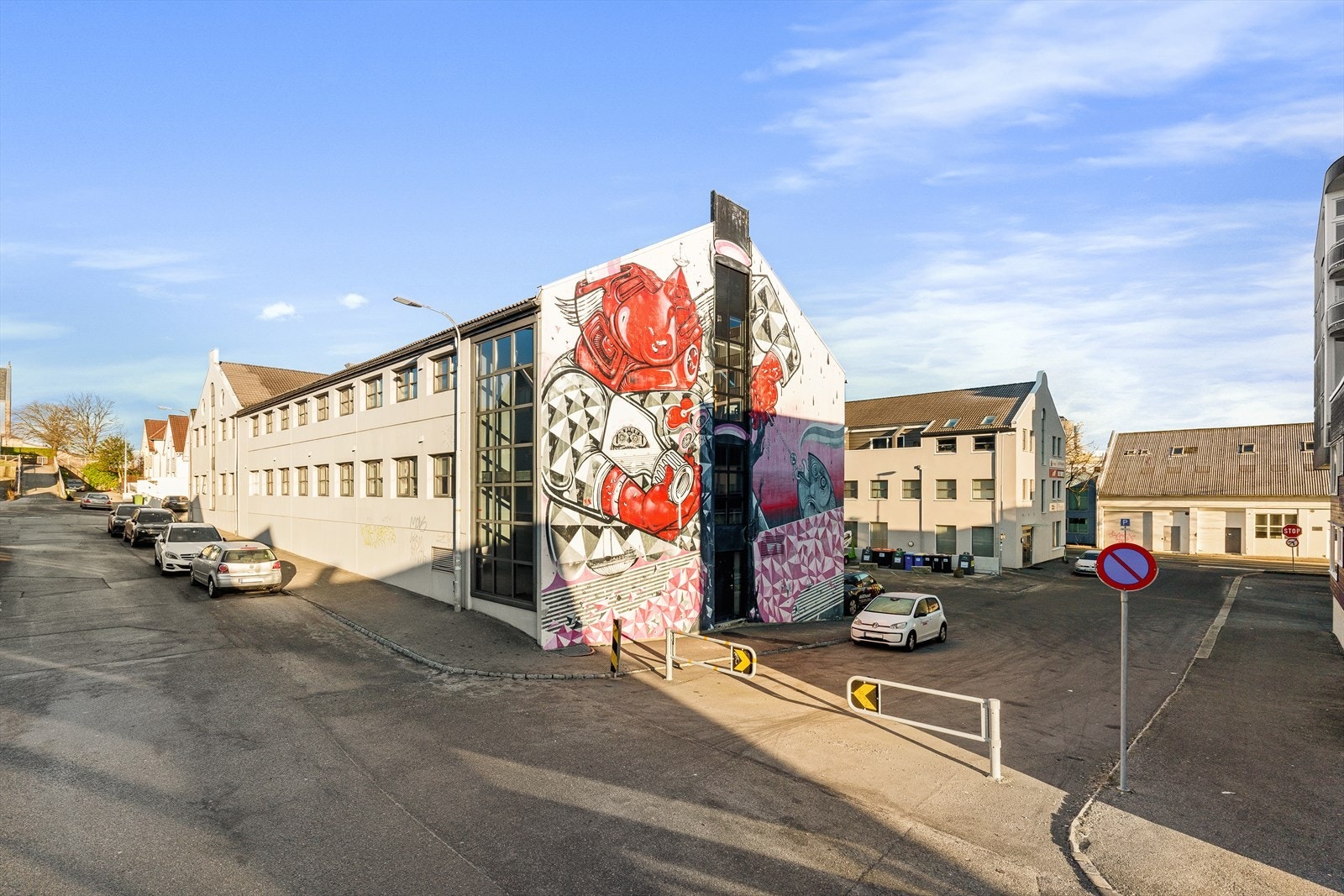 Selveierleiligheten er innredet/bygget i 2004, og ligger i et bygg oppført i 1990. Galleribilde