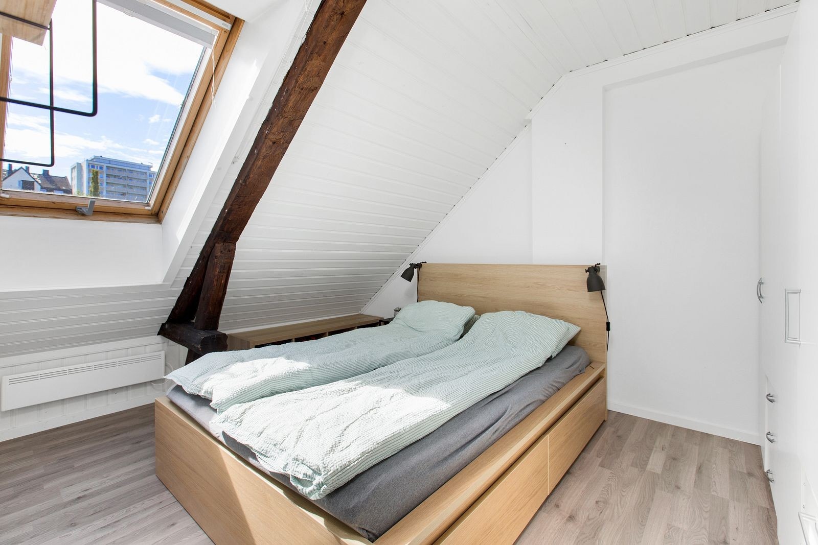 Lyst og pent soverom Galleribilde