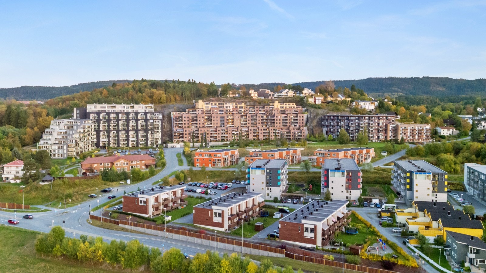 På Bergheim har du kort vei til flotte turløyper mot Dragvoll og Estenstadmarka. Det er kort avstand til metrobussen, dagligvare, NTNU og en rekke servicefunksjoner. Galleribilde