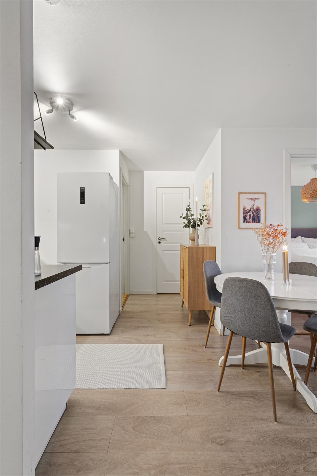 Oppholdsrommet kan enkelt innredes i ulike soner. Galleribilde