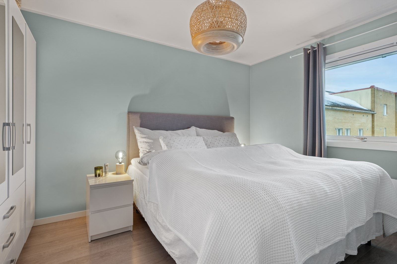 Soverommet er av god størrelse med fine innredningsmuligheter. Galleribilde