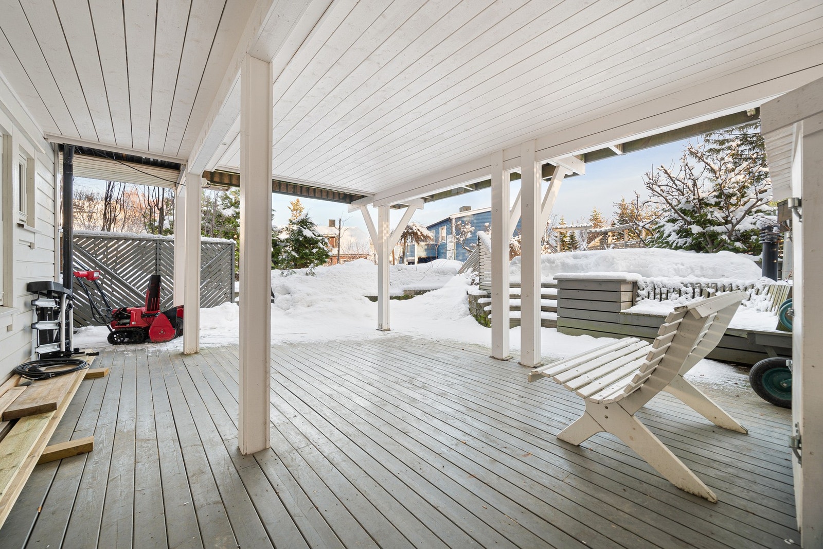 Under tilbygg i front er det god lagringsplass Galleribilde