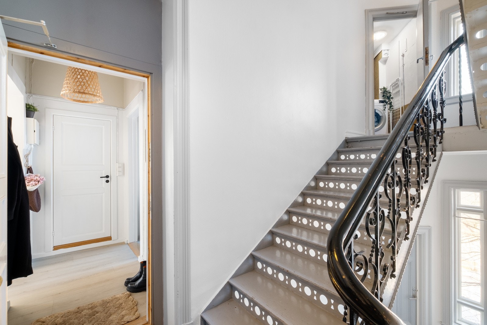 Leiligheten deler trappebod og vaskemaskin med naboleiligheten over gangen. Galleribilde