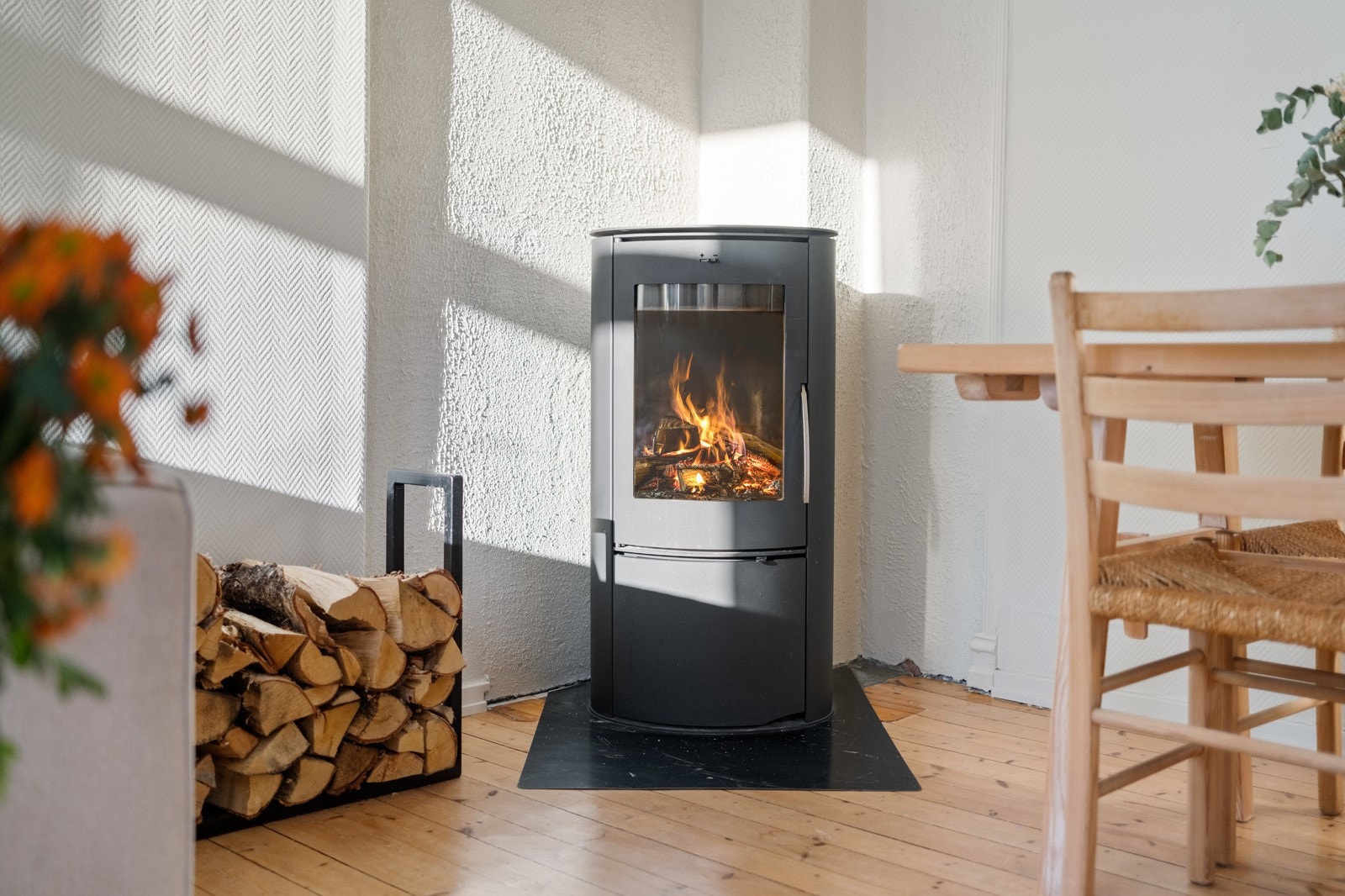 Peisovnen har glassfelt i døren. Galleribilde