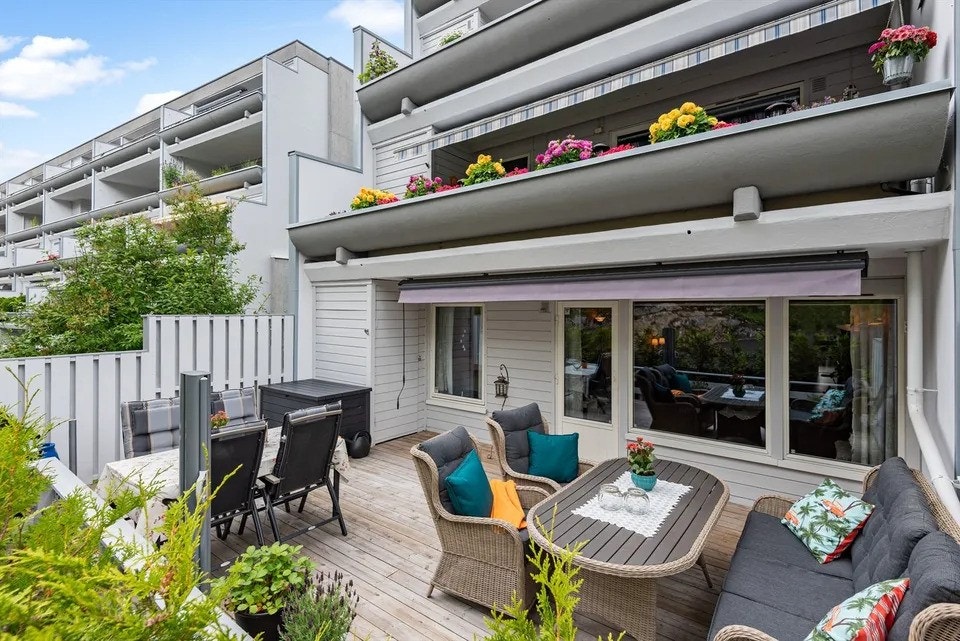 Nima Oghani v/Eiendomsmegler 1 presenterer Ragnhild Schibbyess vei 60 Galleribilde