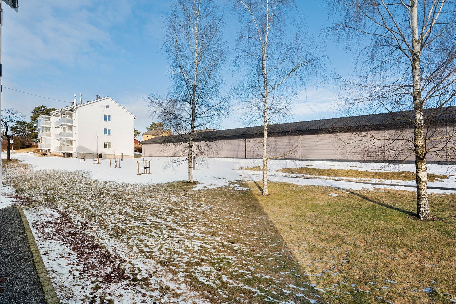Her bor du i rolig og fint til, med kort vei til "alt". Galleribilde