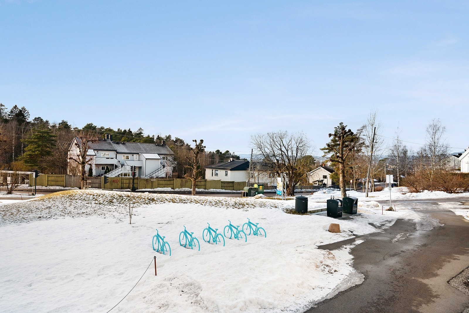 Svært barnevennlig område med mange aktivitetsmuligheter for små og store. Galleribilde