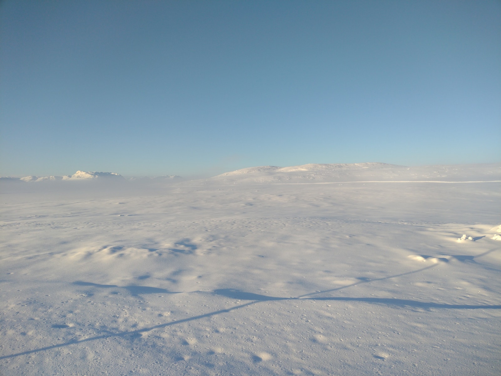 Nesten som urørt landskap utenfor hyttedøra Galleribilde