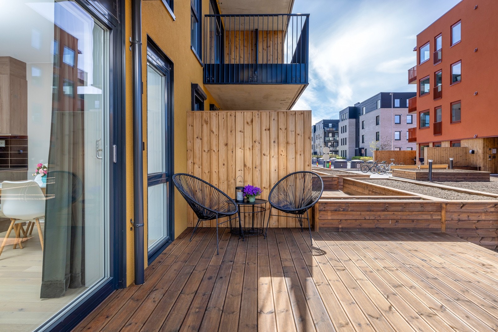 Fint uteplass mot vest med gode solforhold Galleribilde