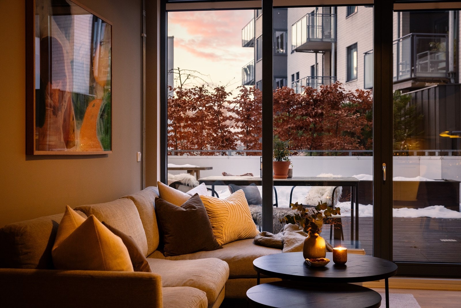 Det er montert spesialtilpassede plisségardiner på vinduene. Galleribilde