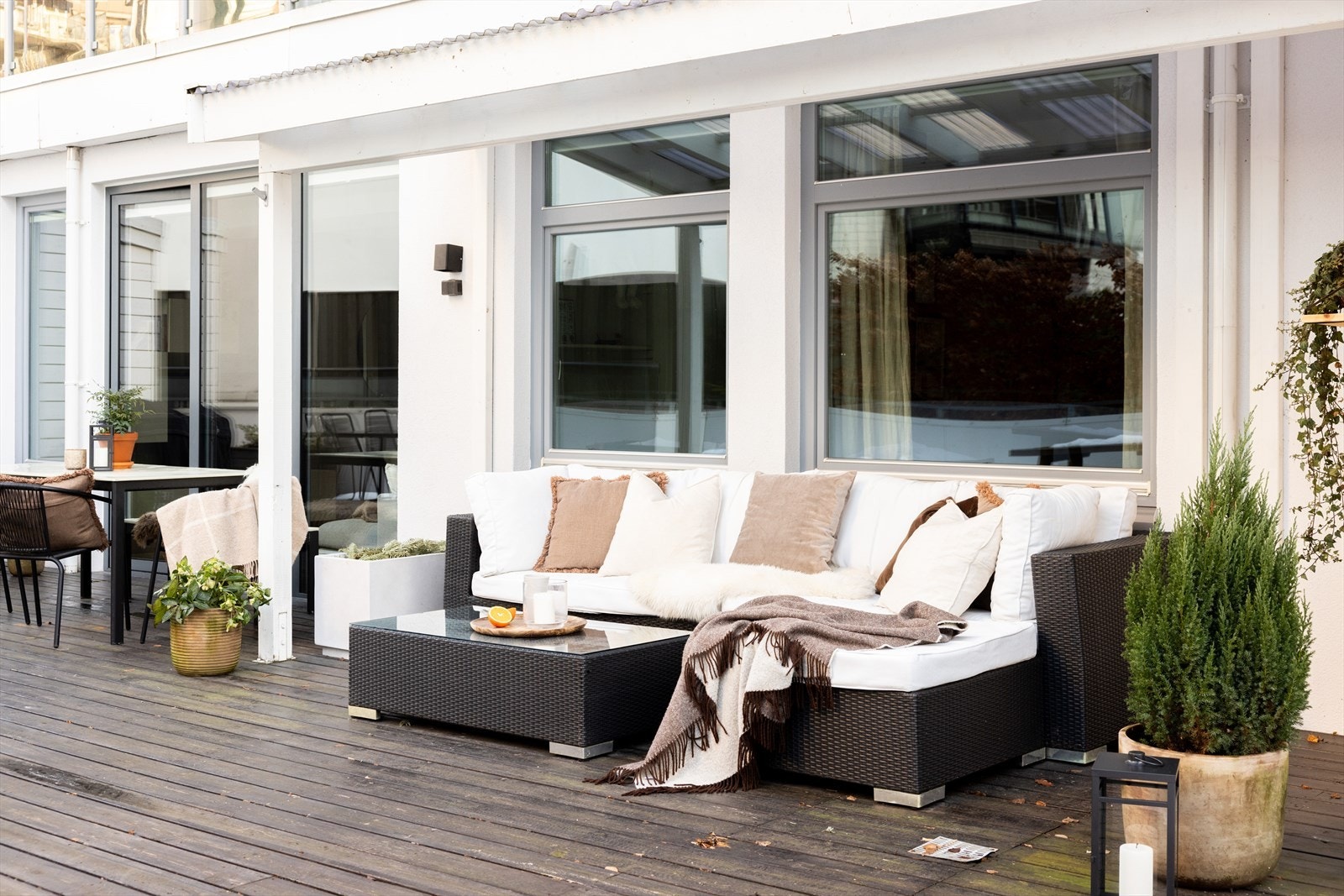 Terrassen ligger vestvendt og har ettermiddags- og kveldssol. Galleribilde