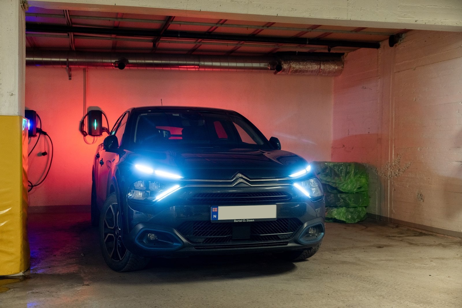 Det medfølger garasjeplass med elbillader i kjelleren. Galleribilde