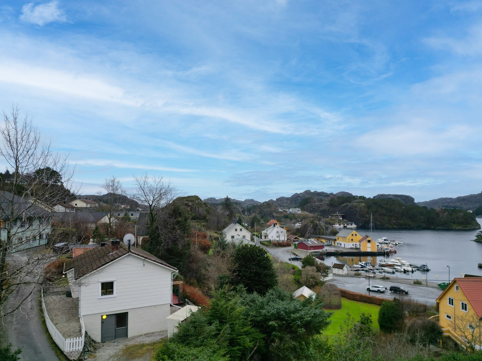 Boligen har en fin beliggenhet sentralt på Hardbakke. Galleribilde