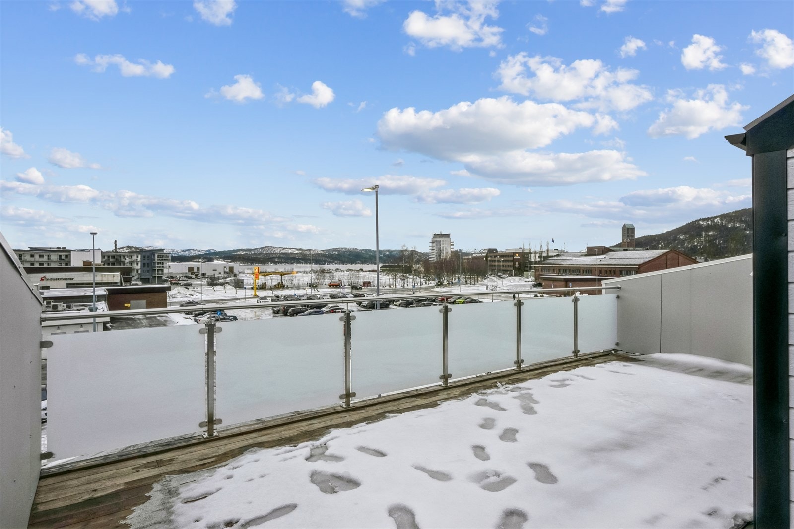 Selveierleilighet med ingen fellesgjeld og lave felleskostnader på 3.035,- pr. mnd. Galleribilde