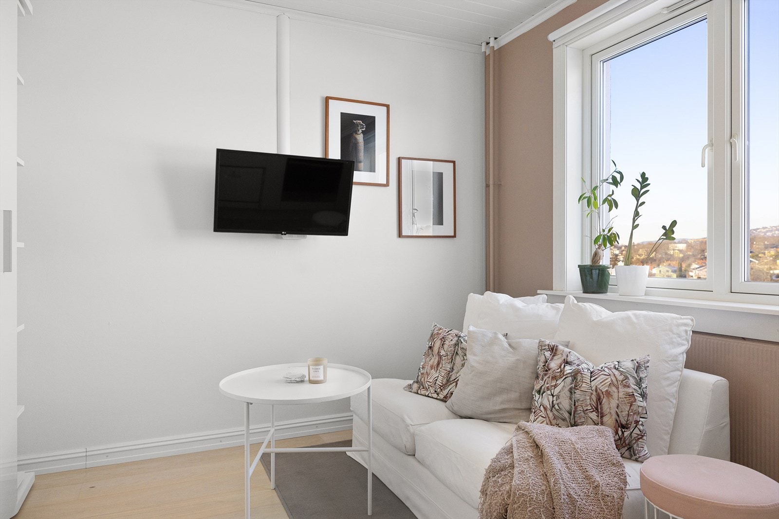 Leiligheten har nymalte flater, malt i delikate og lune farger. Galleribilde