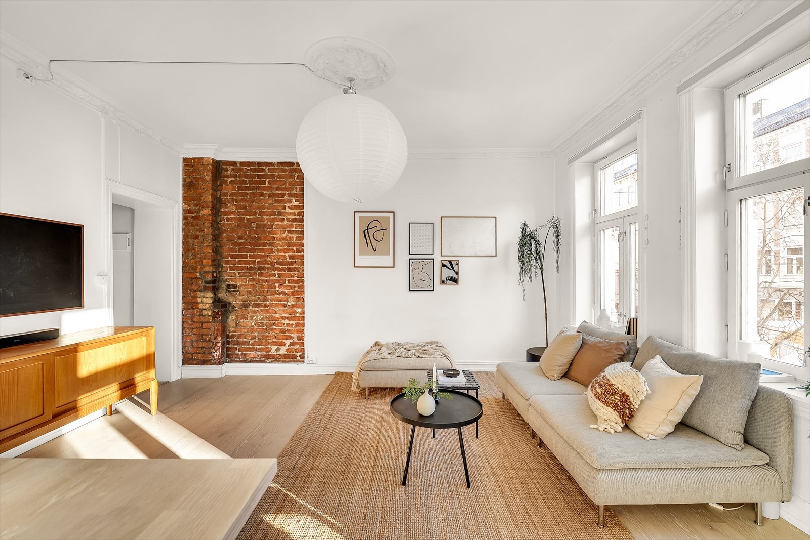 Her er det også installert plisségardiner fra Kjells Markiser i 2022, som gir mulighet for å justere lysinnslippet etter behov. Galleribilde