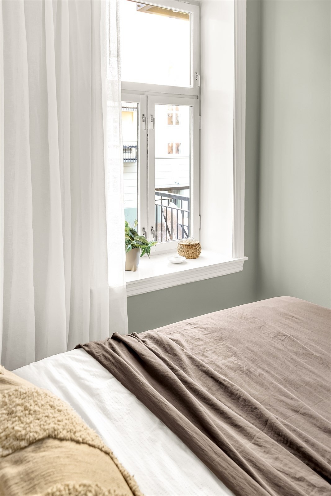 Begge soverommene er vendt mot rolig bakgård. Galleribilde