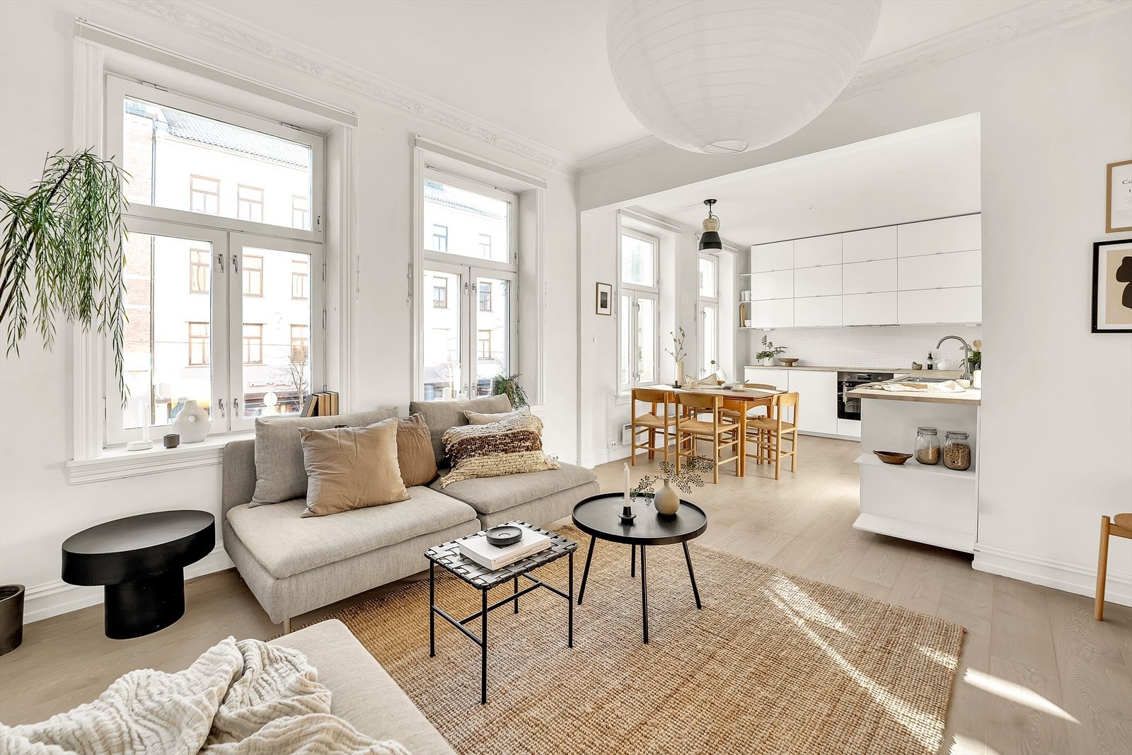 Marius Enevoldsen ved Nordvik Eiendomsmegling ønsker velkommen til Vogts gate 54! Galleribilde