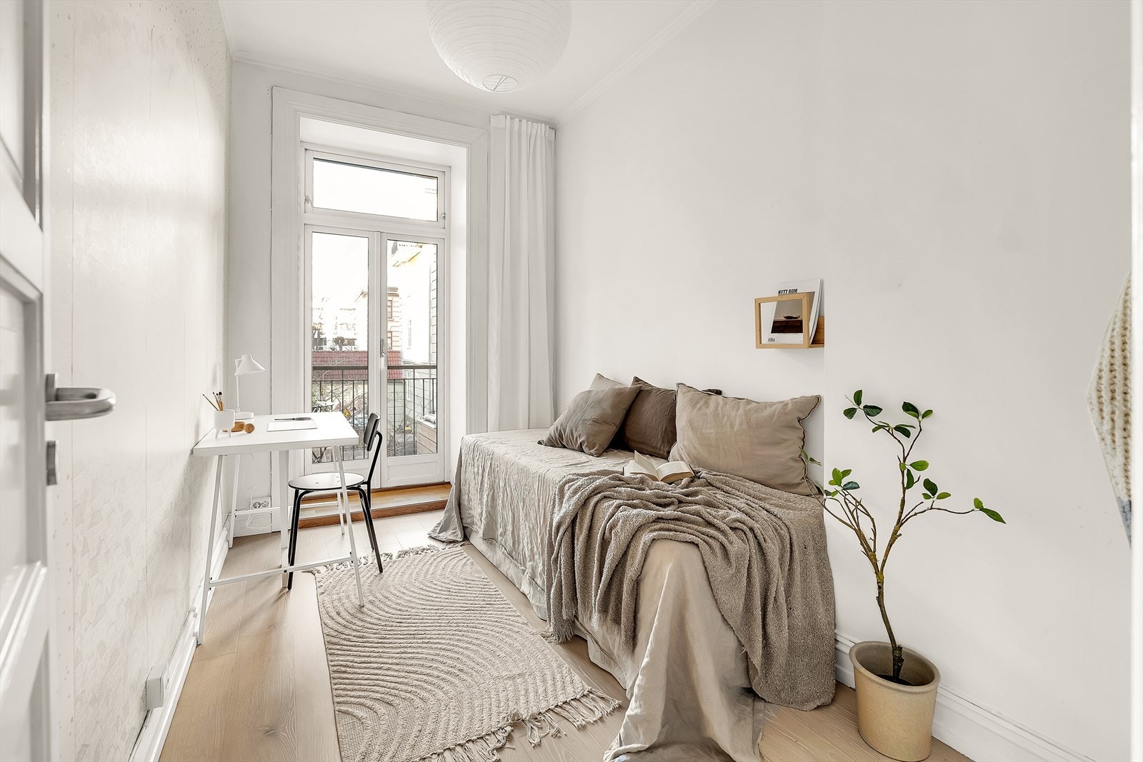 Det minste soverommet passer perfekt som barnerom, gjesterom eller kontor! Galleribilde