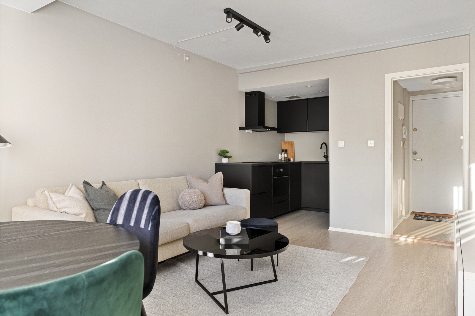 Leiligheten har god arealutnyttelse med kjøkken og stue i ett og samme rom. Galleribilde