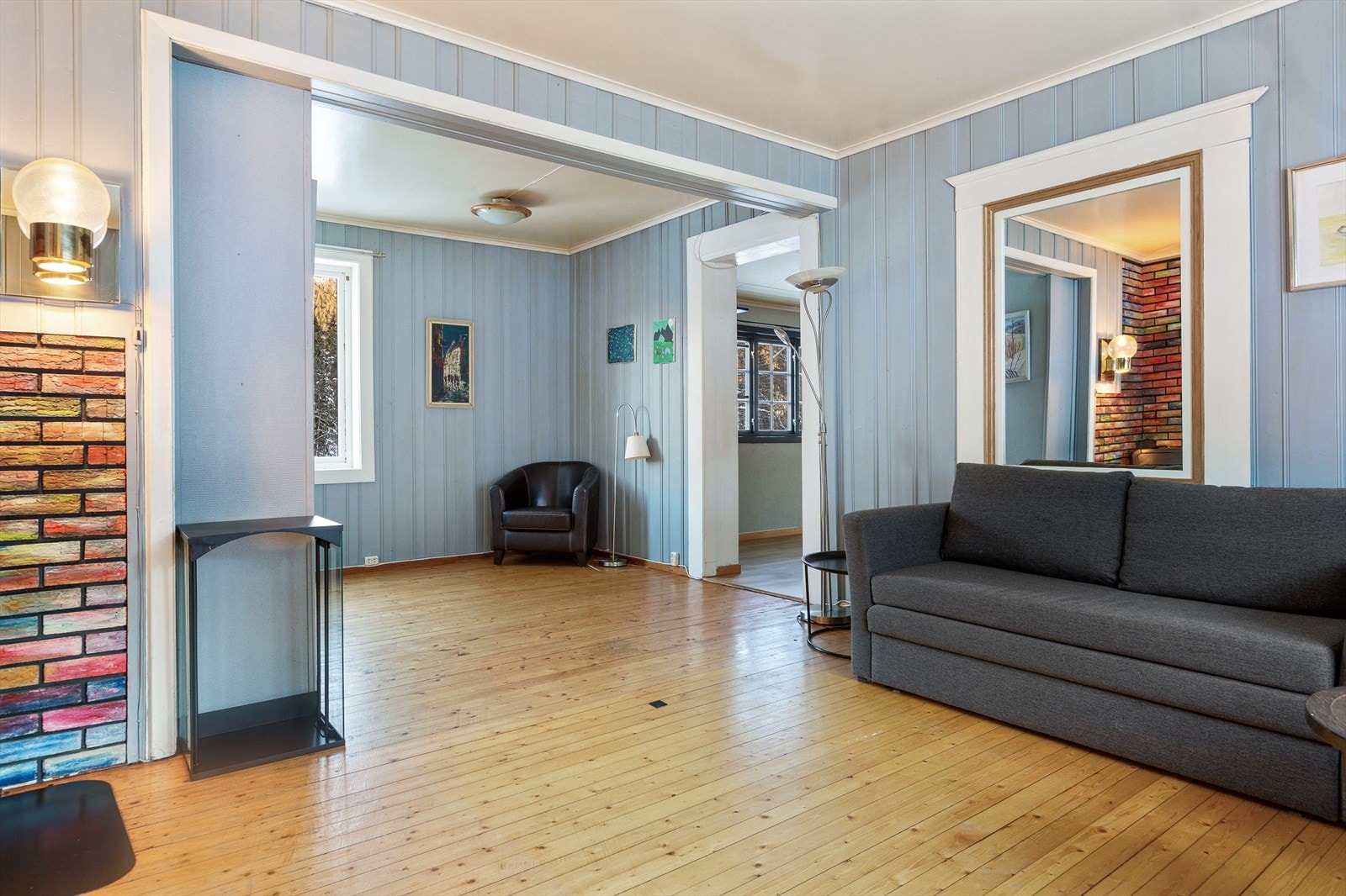 Stue 1. med åpning inn mot stue 2. Galleribilde