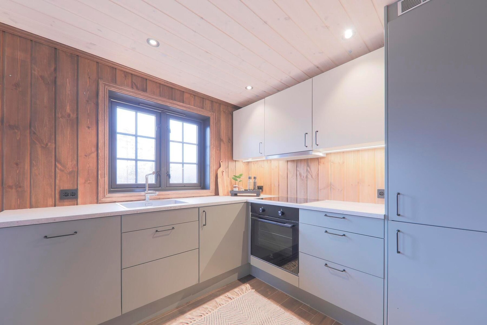 Kjøkkeninnredning fra Norema medfølger. Foto fra en oppsatt hytte. Galleribilde