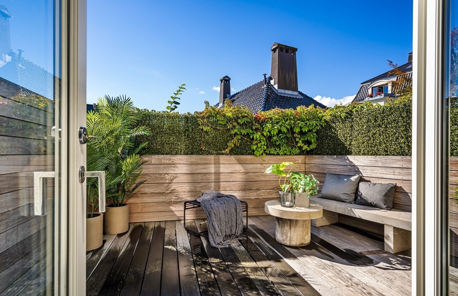 Terrasse i 1.etasje Galleribilde