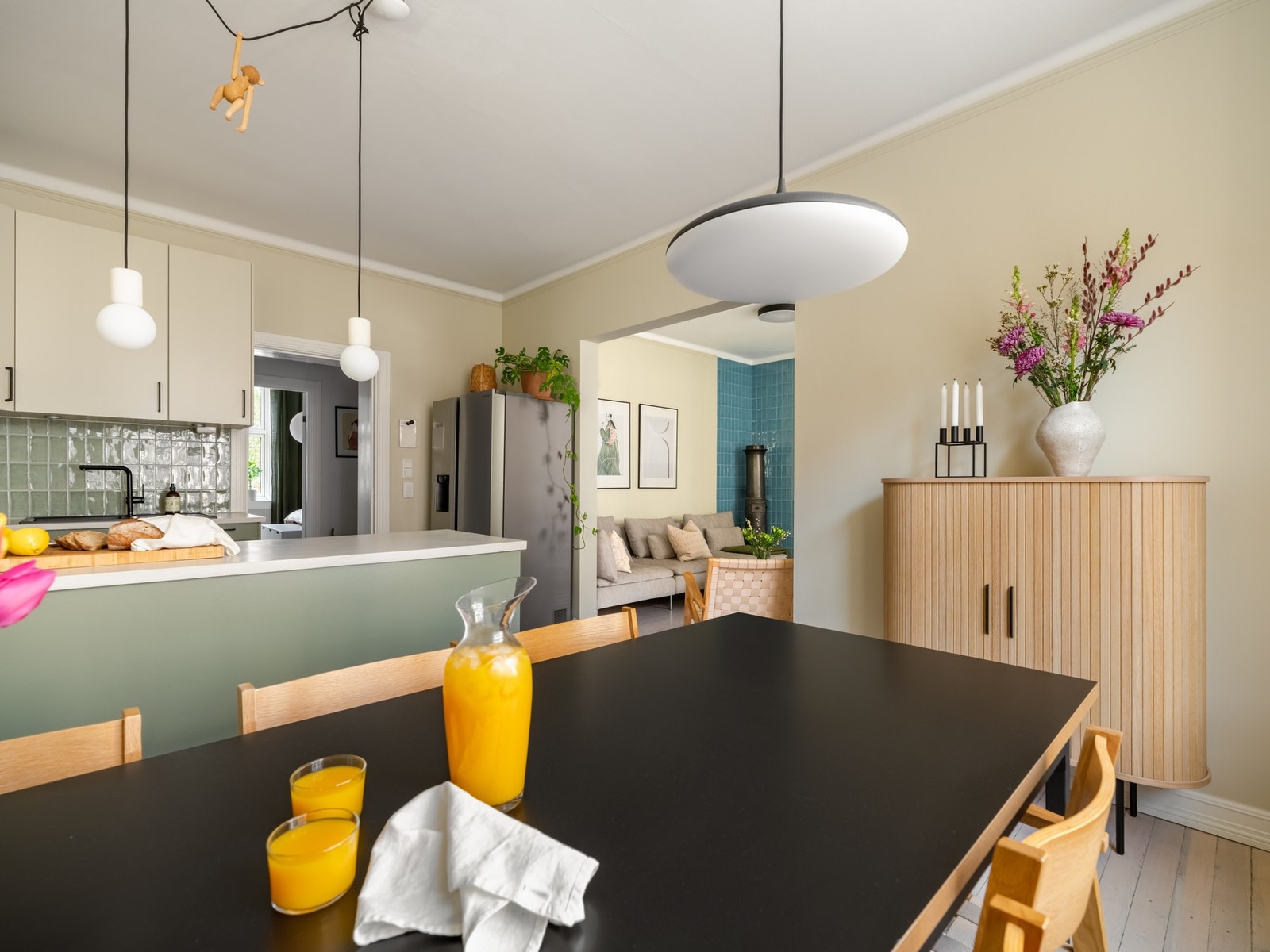 Herfra har du fin oversikt over det som ellers skjer i leiligheten. Galleribilde