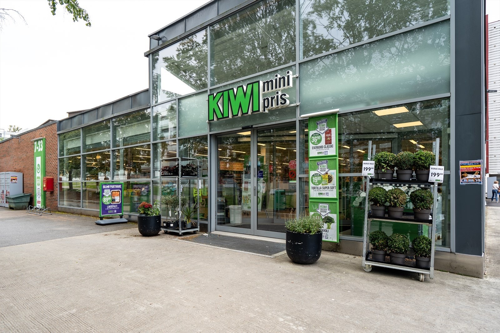 Dagligvarehandelen kan gjøres på Kiwi som ligger ca. 250 meter unna. Galleribilde