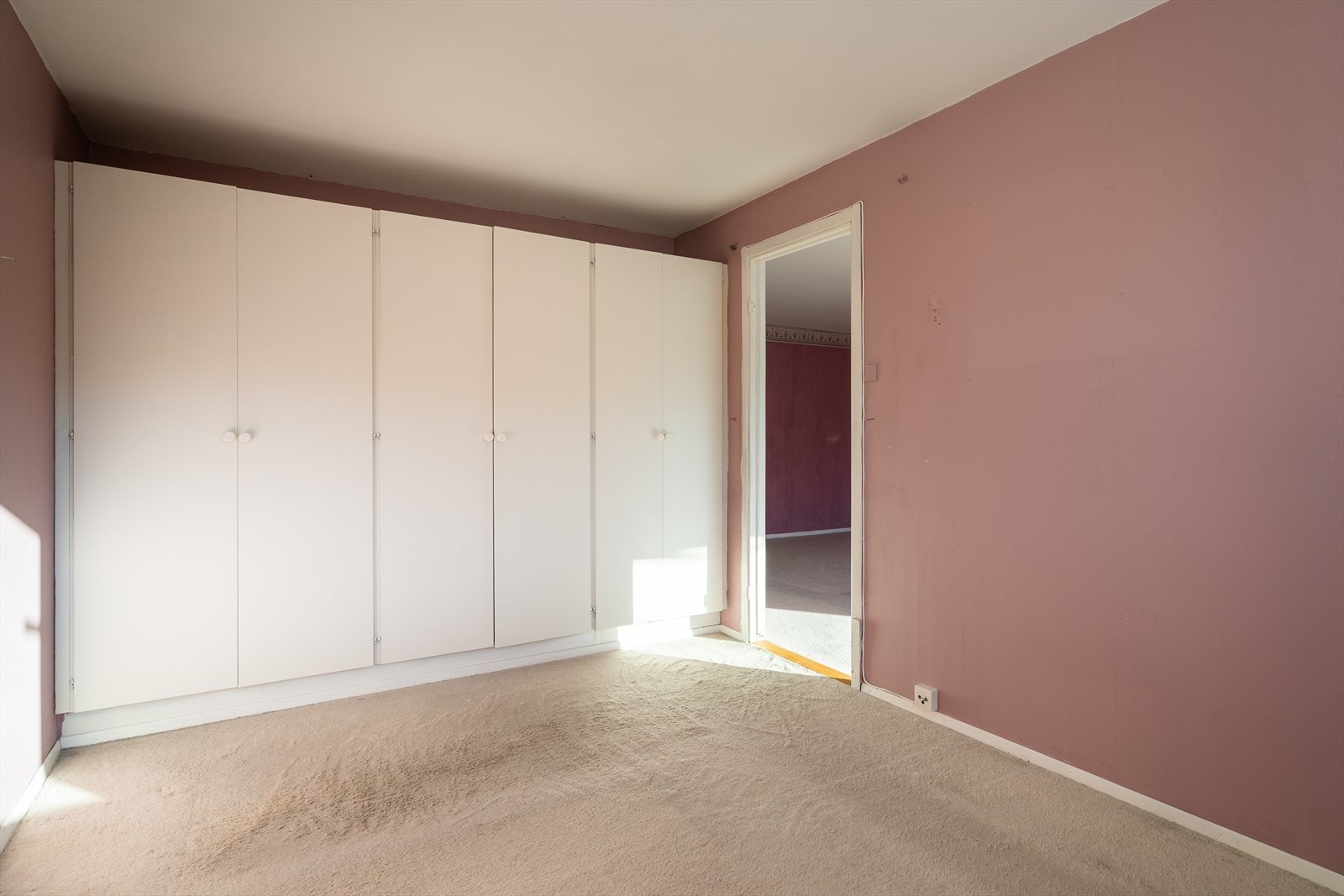 Leiligheten har to gode soverom, og disse er praktisk plassert i hver sin ende. Galleribilde