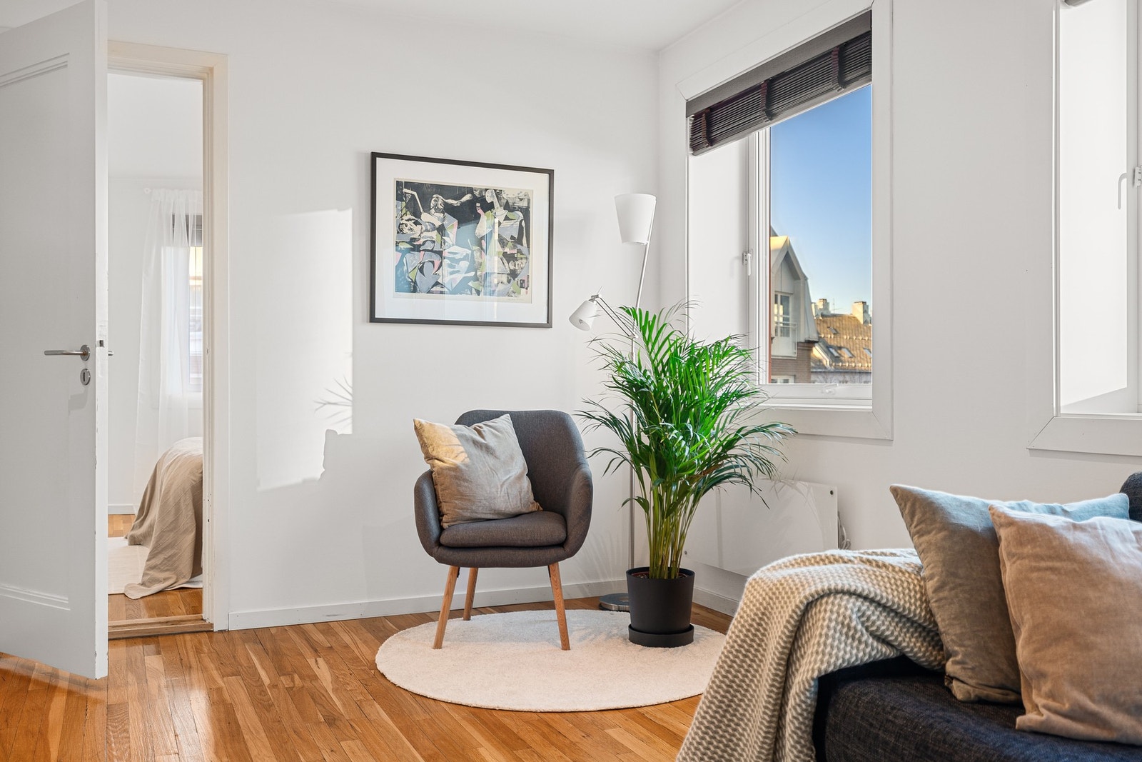 Alle gulv, med unntak av badet, er heltre bestående av amerikansk eik. Galleribilde