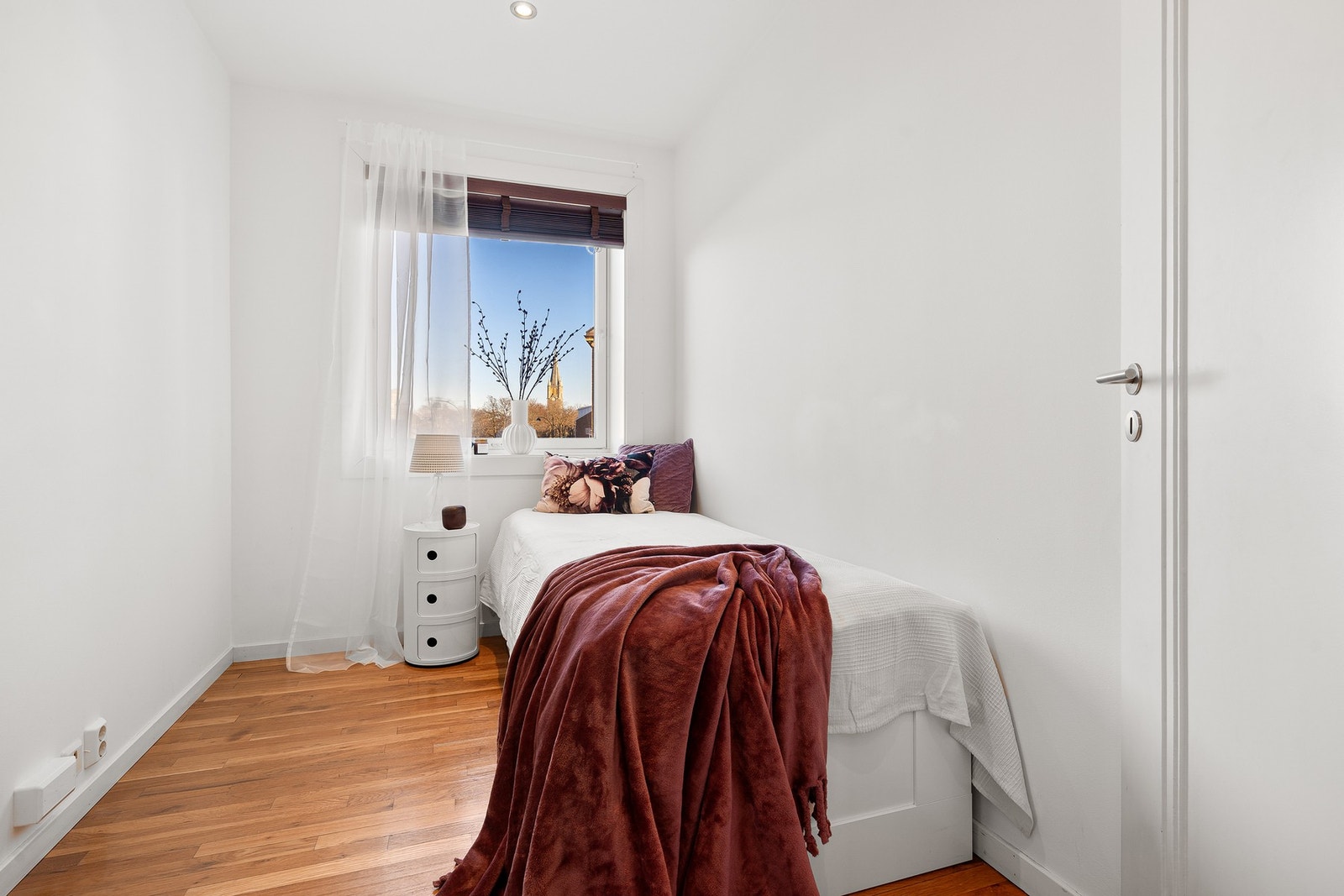 Soverom 2. Det er plass til både seng og garderobeløsning/skrivebord. Galleribilde