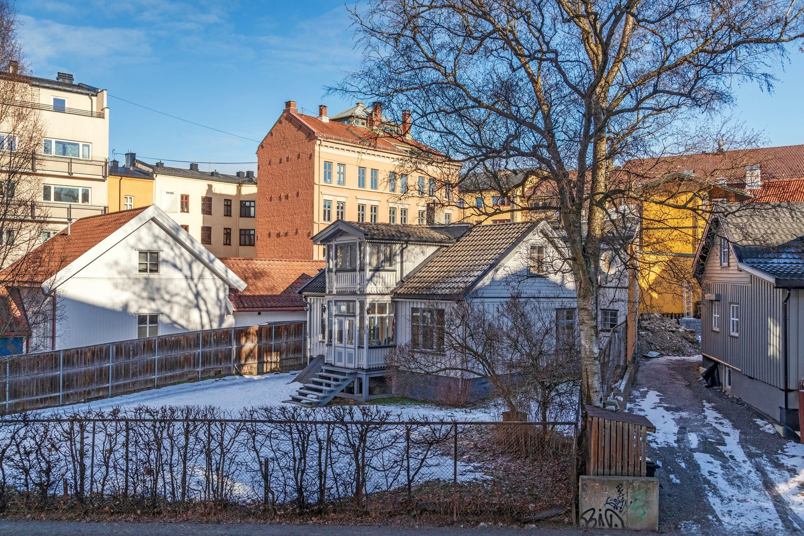 Utsikt mot bl.a de velkjente trehusene og hyggelige
gatene på Vålerenga. Galleribilde