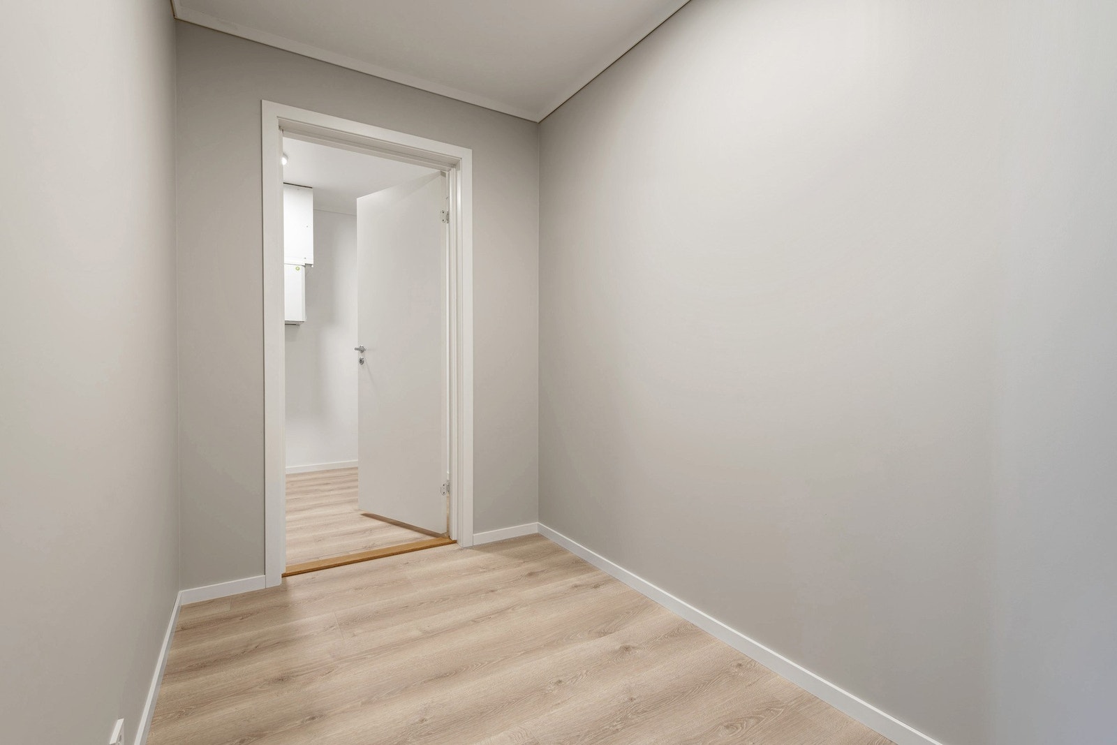 Bod - På dette bildet ser vi bod og inn mot bod/teknisk rom. Galleribilde