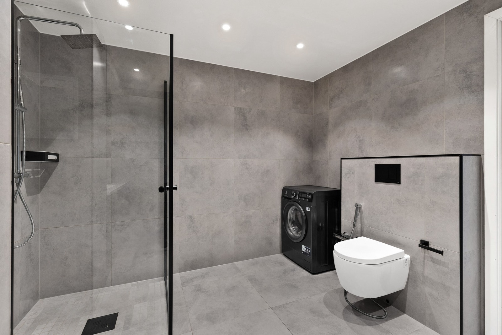 Det er opplegg for vaskemaskin (medfølger ikke ved handelen). Galleribilde