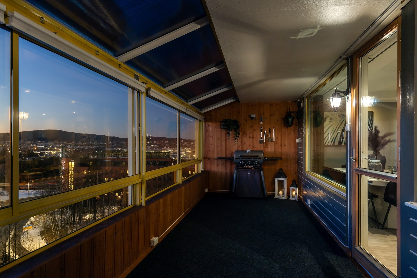 Balkongen er ca 16m2. Galleribilde