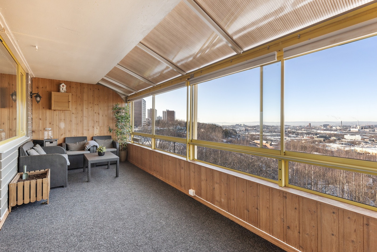 Glassvinduene slipper inn rikelig med naturlig lys og gir deg en fantastisk utsikt over omgivelsene. Galleribilde