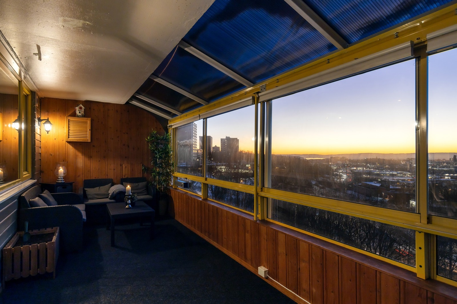 En innglasset balkong blir et fredfullt fristed i hjemmet ditt, hvor du kan nyte årstidene uten å måtte bekymre deg for vær og vind. Galleribilde