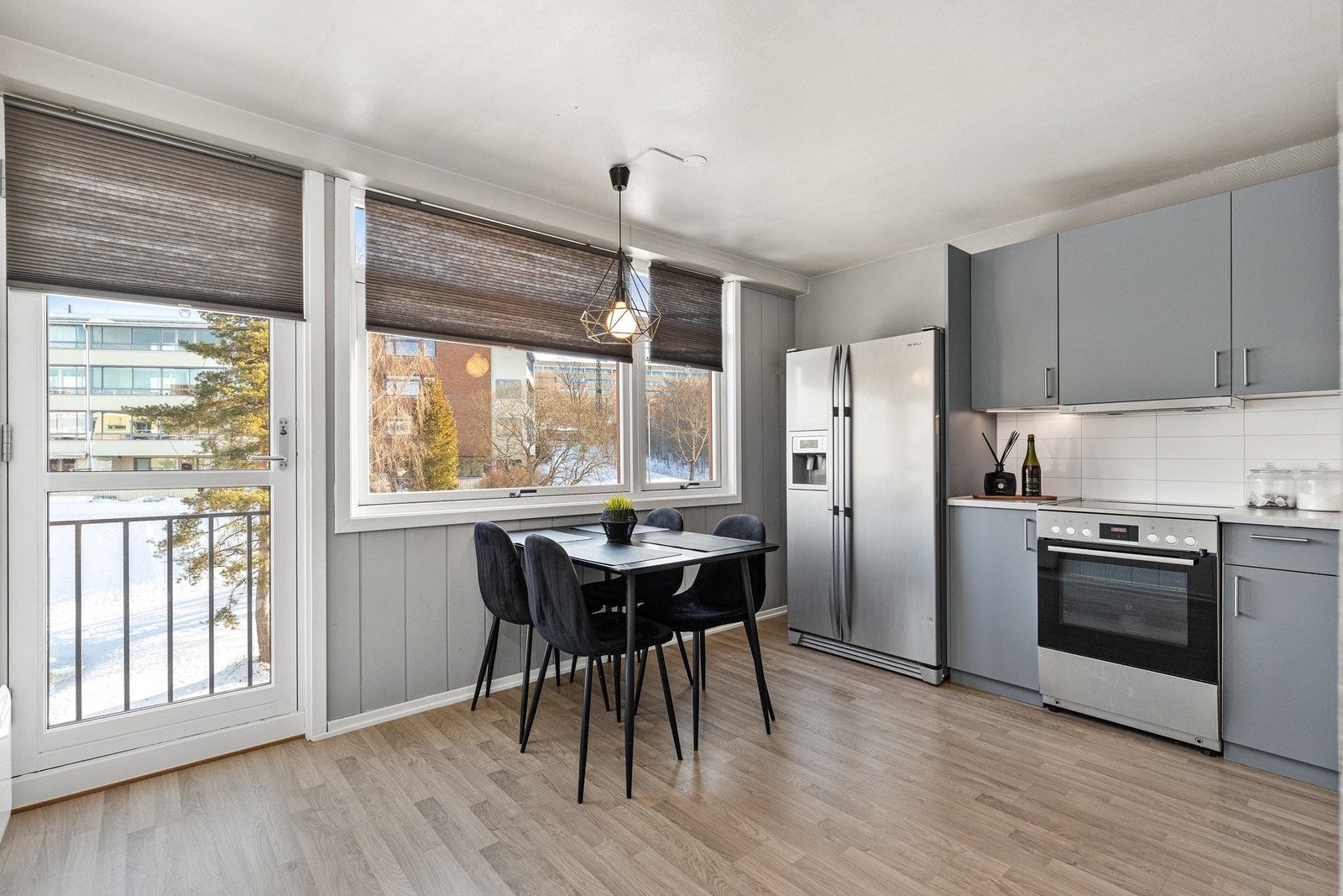 Det separate kjøkkenet blir ofte et samlingspunkt for familien, et sted hvor man kan snakke sammen mens man lager mat. Galleribilde