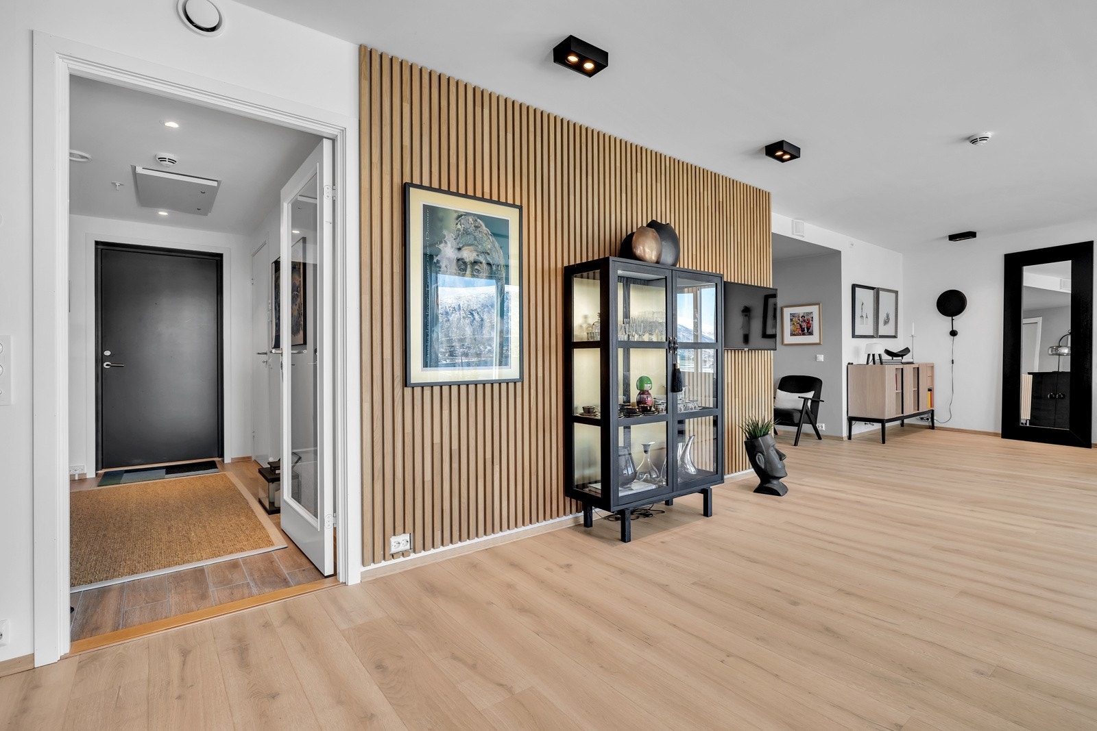 I motsatt ende av leiligheten finner du dens 3 soverom og bad Galleribilde