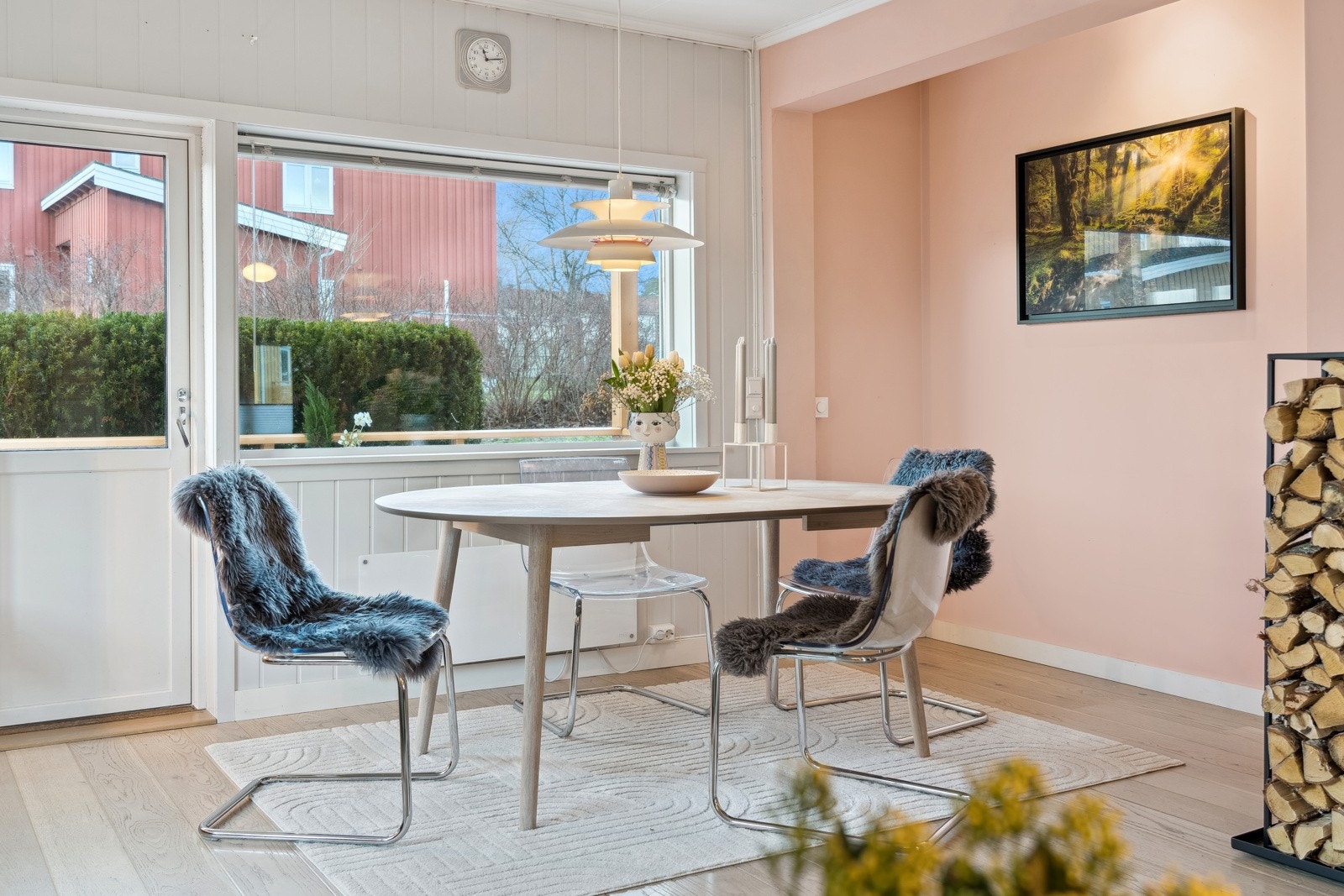 God plass til egen spisegruppe hvor man kan samles til hyggelige sammenkomster. Galleribilde